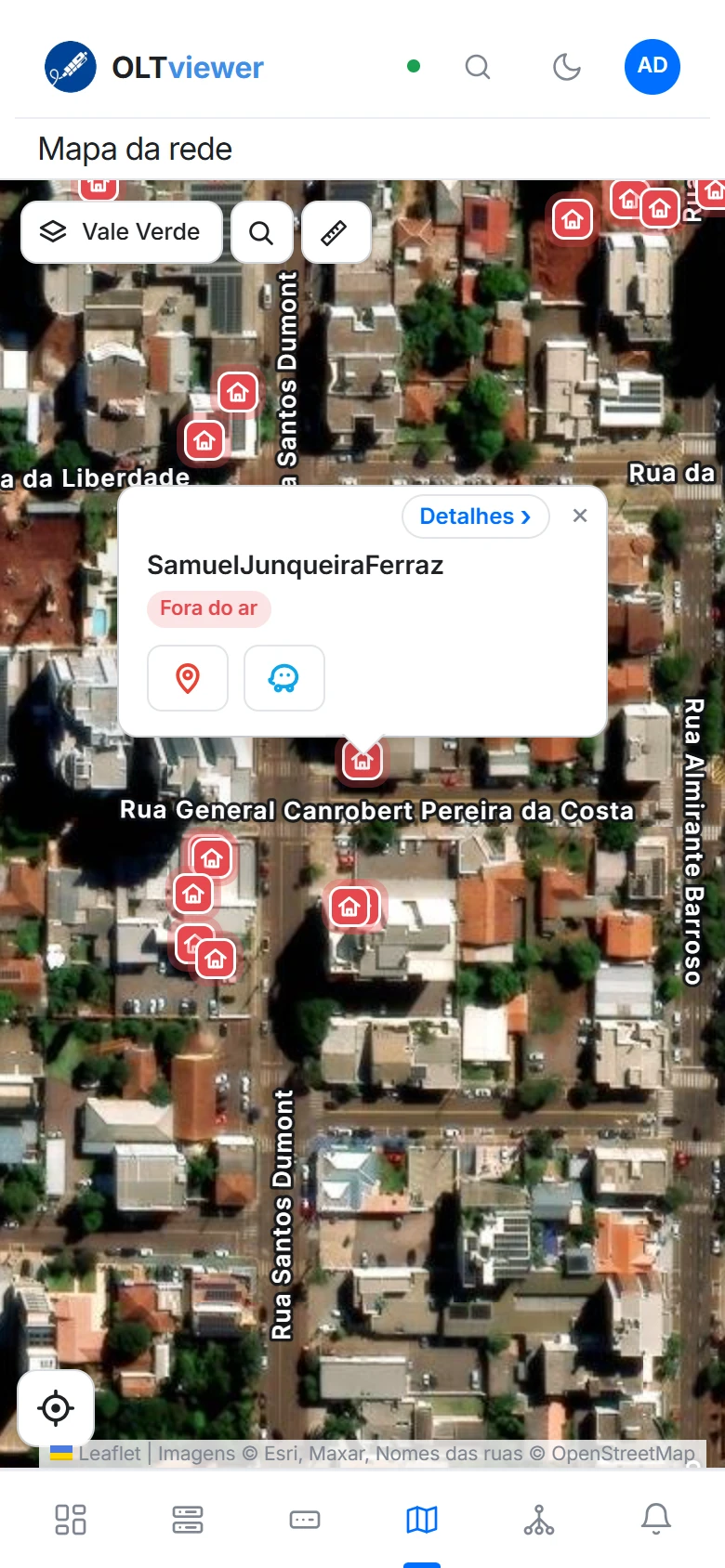 Mapa no celular com o balão do cliente e os botões de Google Maps e Waze
